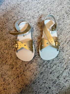 Sun San sweethearts Girls' Gold Heart Accent Ankle-Strap Sandals new Size 11